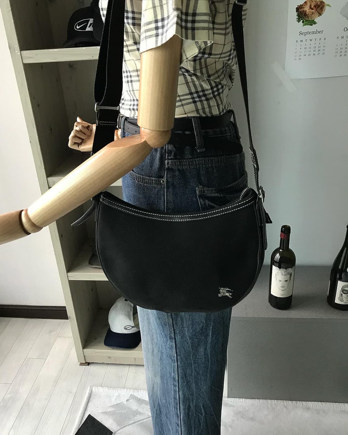 버버리 로고 크로스백 상품이미지1