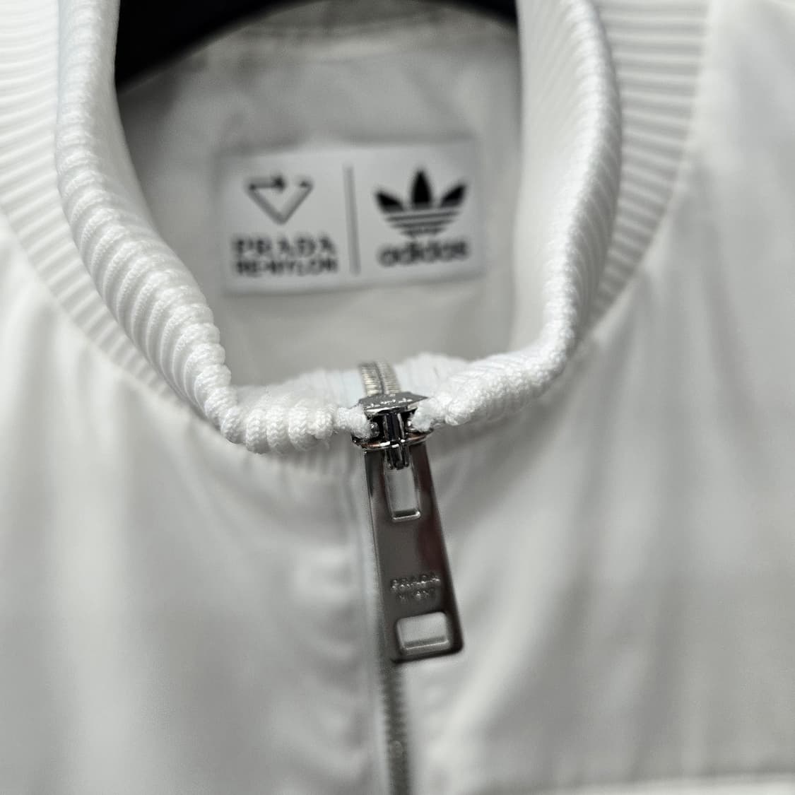 프라다 아디다스 리나일론 삼각로고 블루종 자켓 상품이미지3