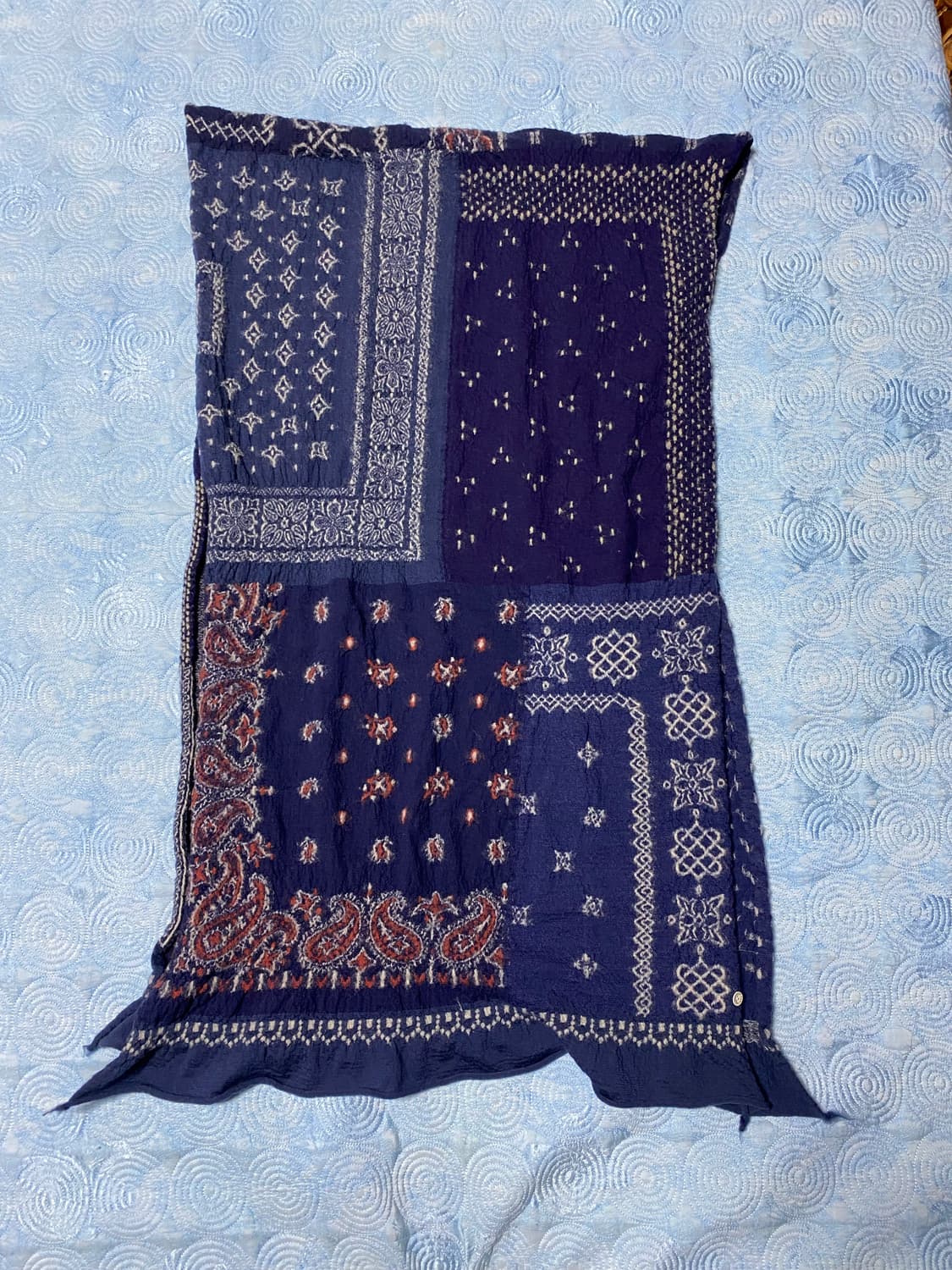 캐피탈 펠티드 울 반다나 패치워크 해피 스카프 네이비 상품이미지1