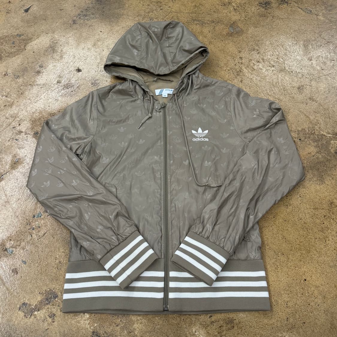 아디다스 연 카키 후드 바람막이 90 상품이미지2