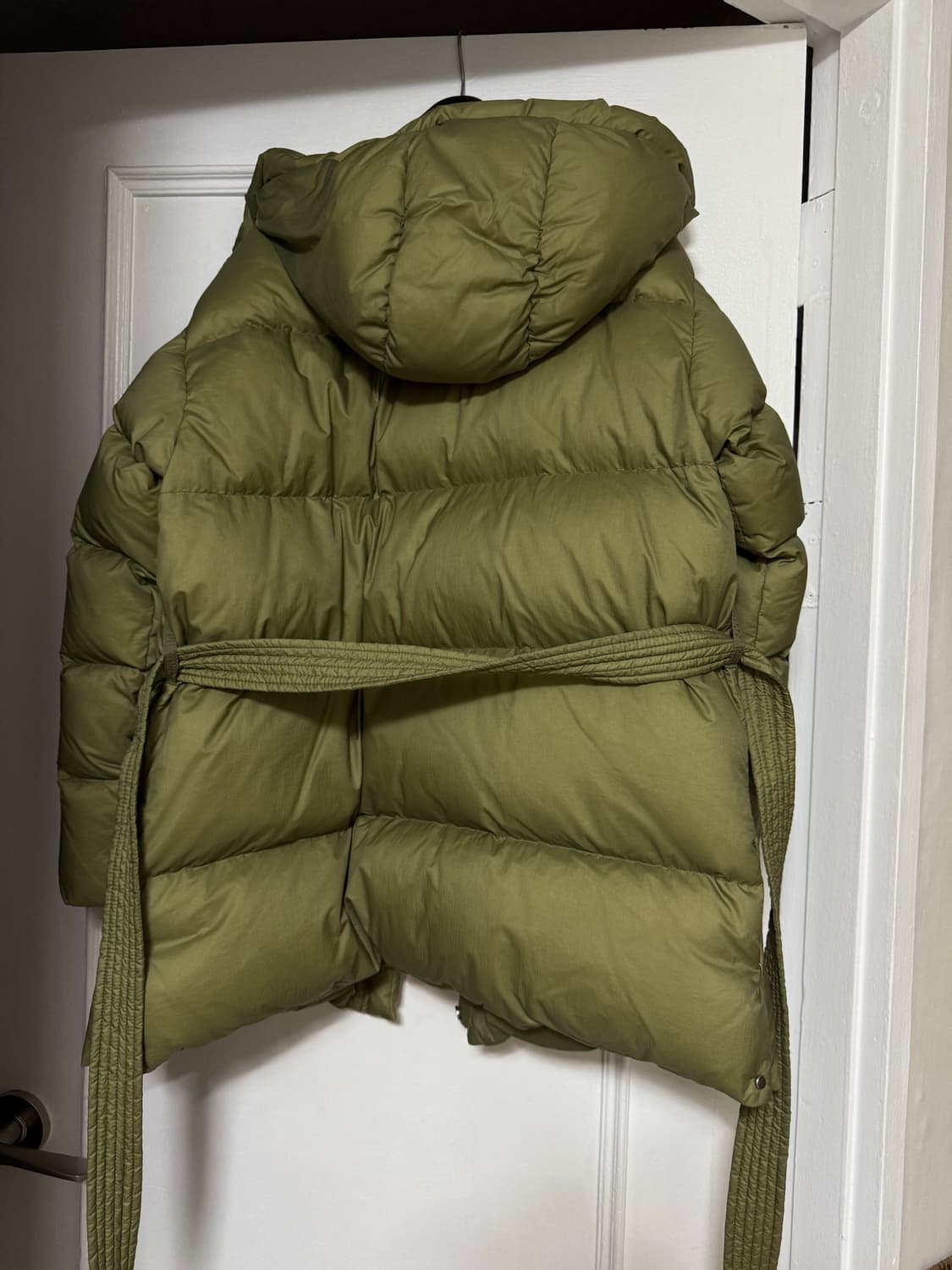 여성 BEAKER 후드 구스다운 점퍼 카키 상품이미지2