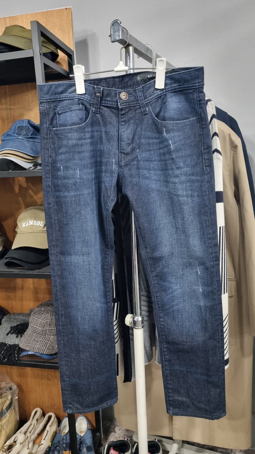 알마니 슬림핏 데님팬츠 표기31(허리단면41,기장91) 상태매우좋음 상품이미지1