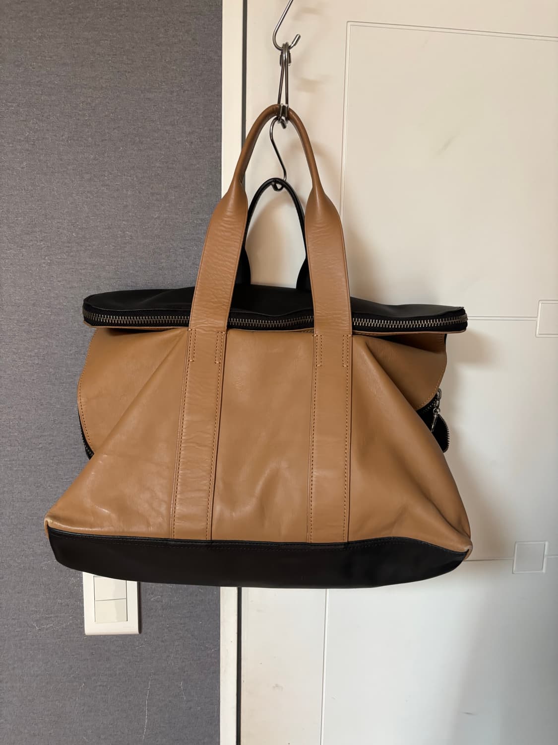 3.1 필립림 레더 아워백 블랙 카멜 상품이미지2