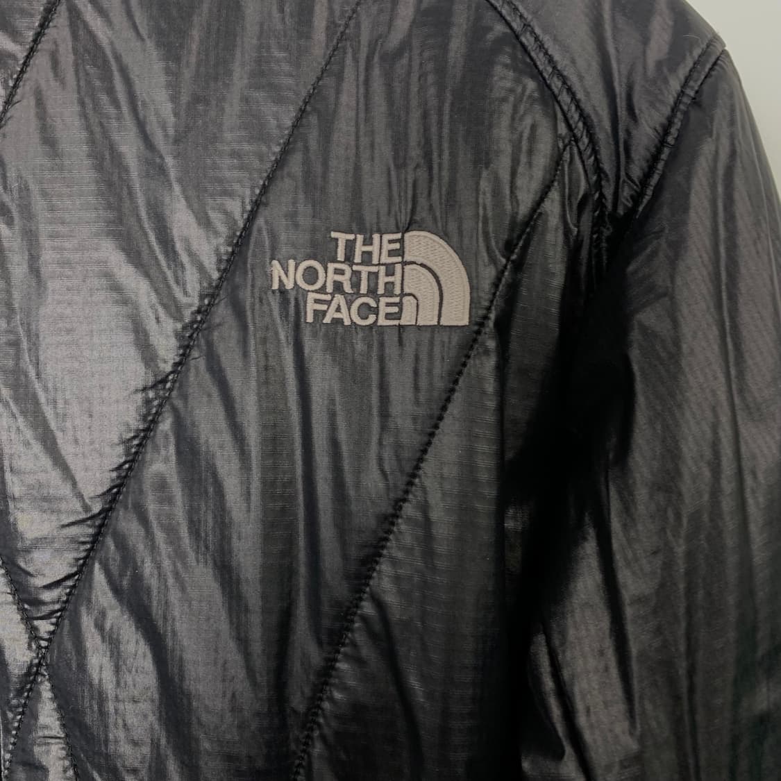 노스페이스 자수로고 블랙 경량 패딩 상품이미지5