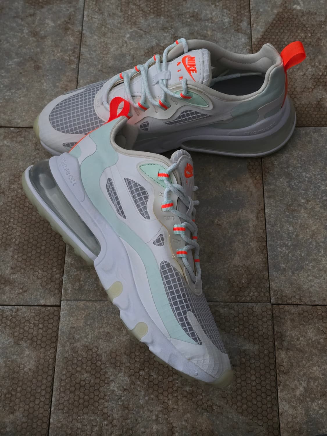 (240)나이키 에어맥스 270 리액트 se 하이퍼 크림슨 상품이미지4