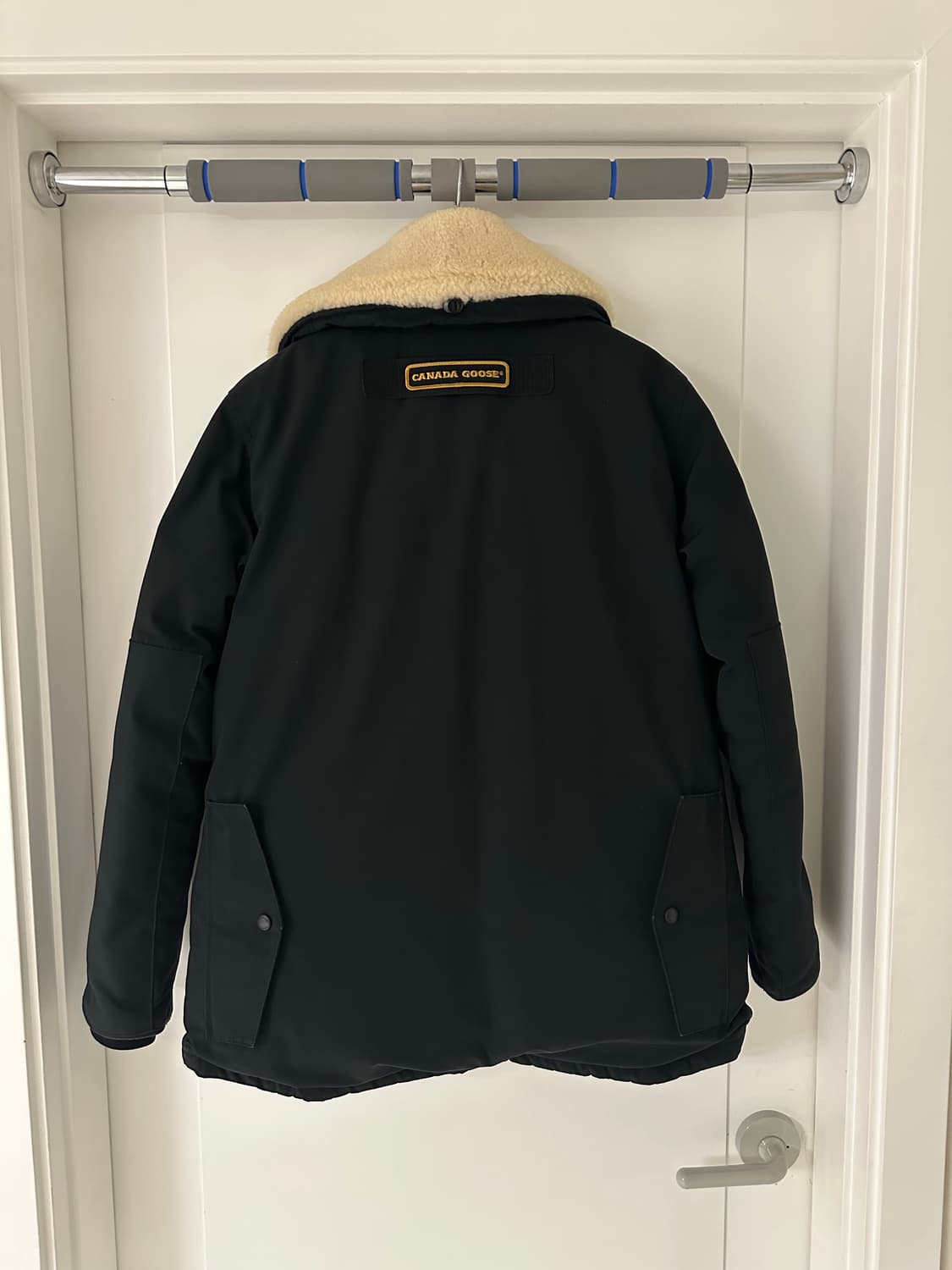 캐나다구스 매키너 블랙 색상 L사이즈 상품이미지2