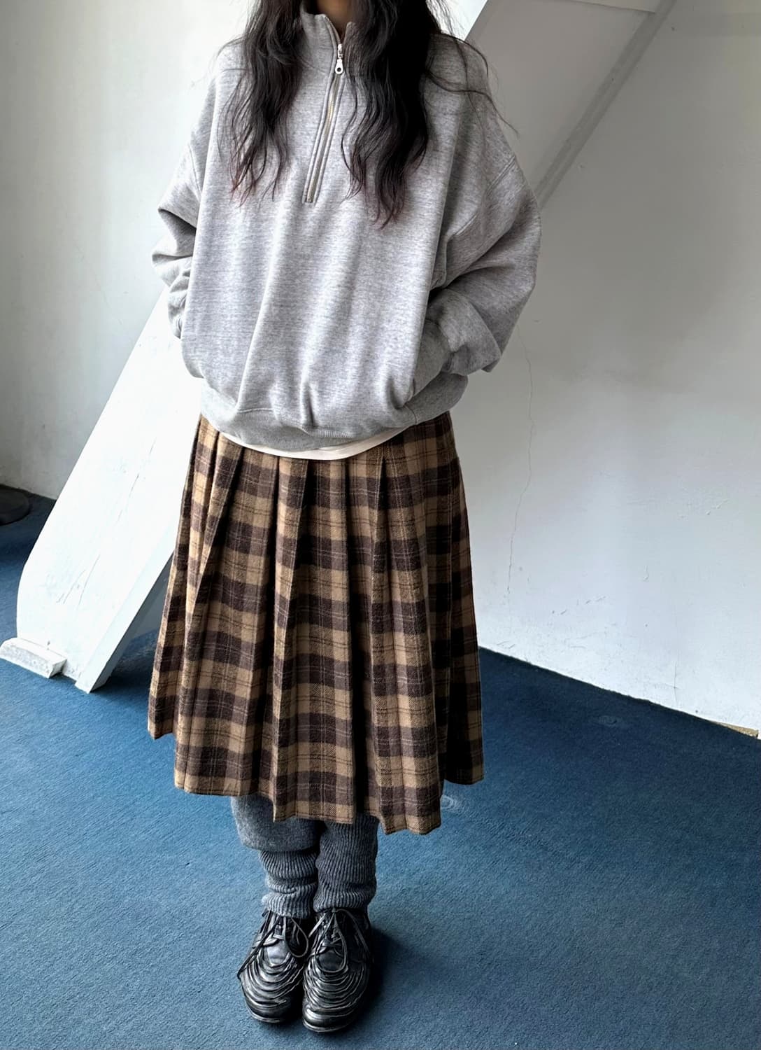 Tweed fabric pleated mid skirt 상품이미지6