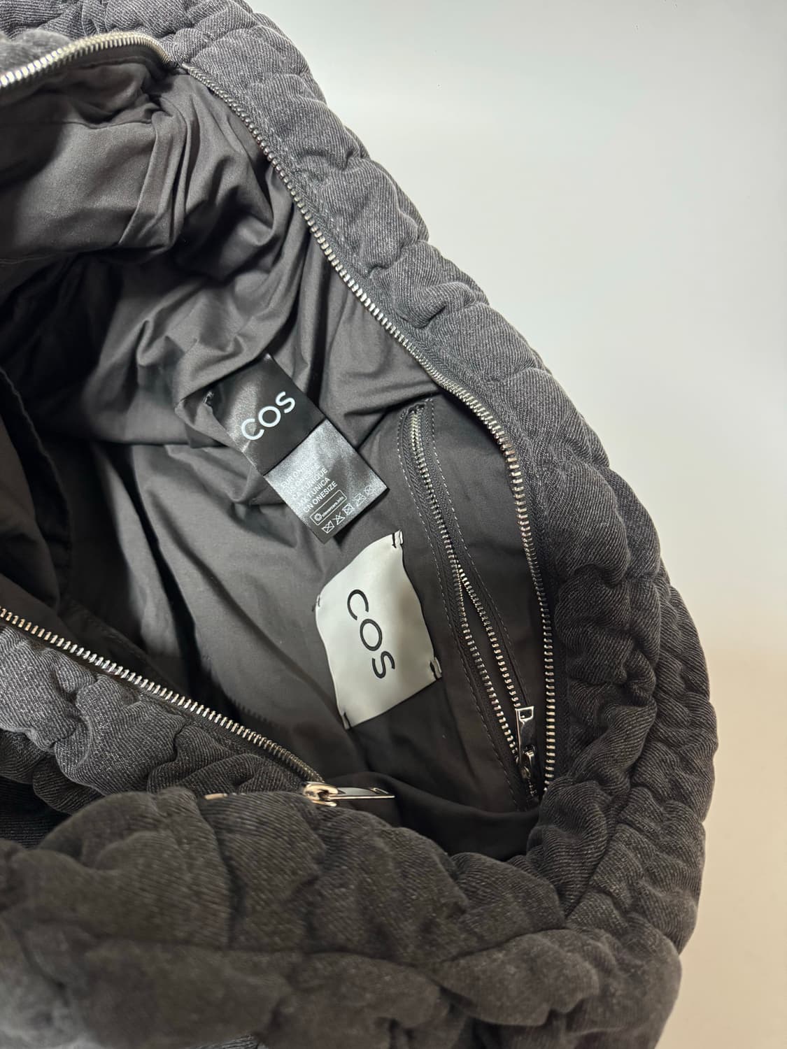 COS 코스 오버사이즈 라지 퀼티드 크로스바디백 구름백 그레이데님 상품이미지6