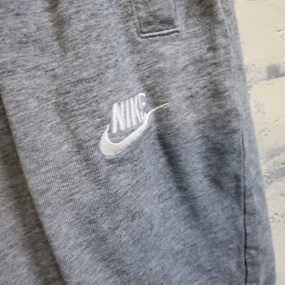 나이키 로고  회색 트레이닝  반바지  상품이미지3