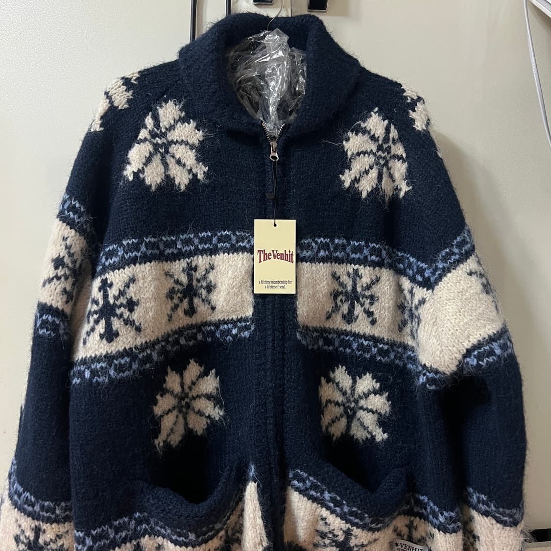 벤힛 코위찬 가디건 니트 노르딕 스웨터 / 디스이즈네버댓 마리떼 마뗑킴 상품이미지1