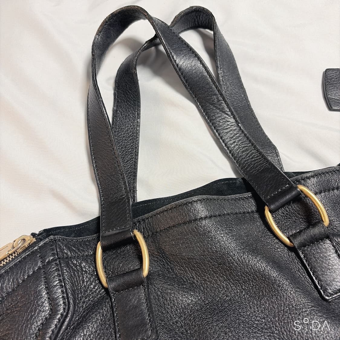 입생로랑 블랙 레더 토트백 상품이미지4