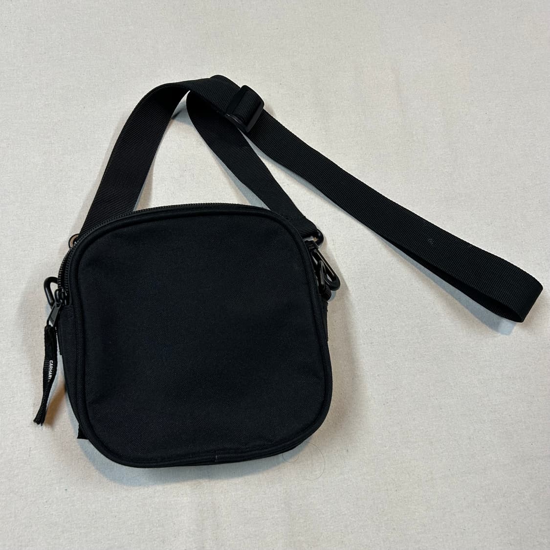 칼하트 WIP 미니 크로스백 가방 블랙 상품이미지6