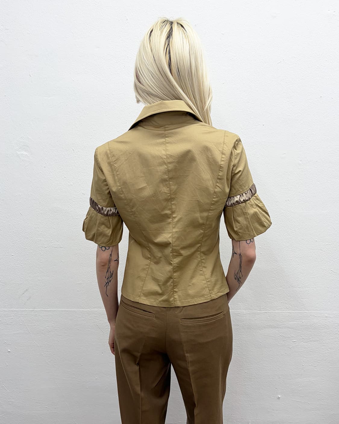 리츠코 시라하마 셔링 디테일 하프 셔츠 상품이미지2