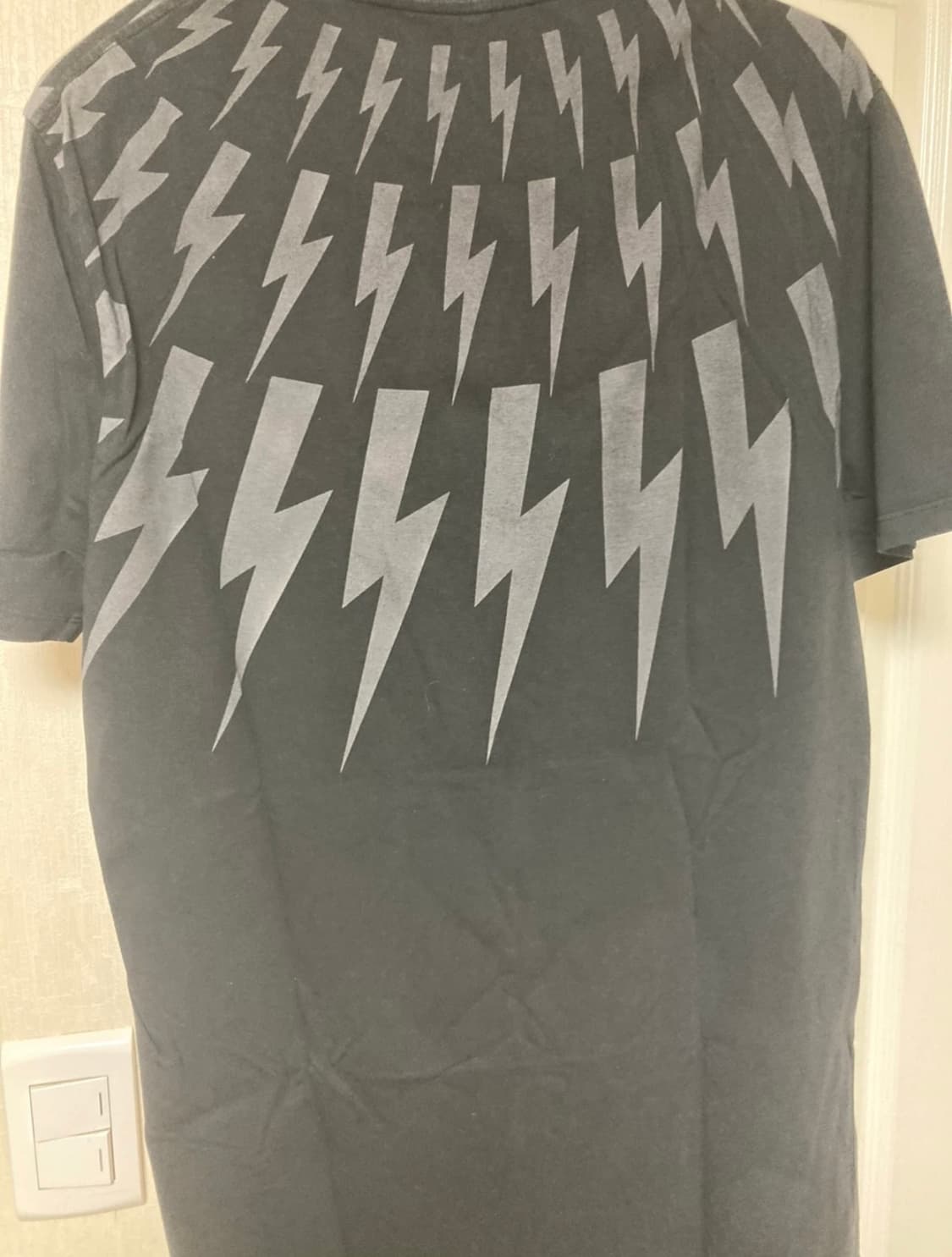 닐바렛 블랙 반팔 S 정품 상품이미지3