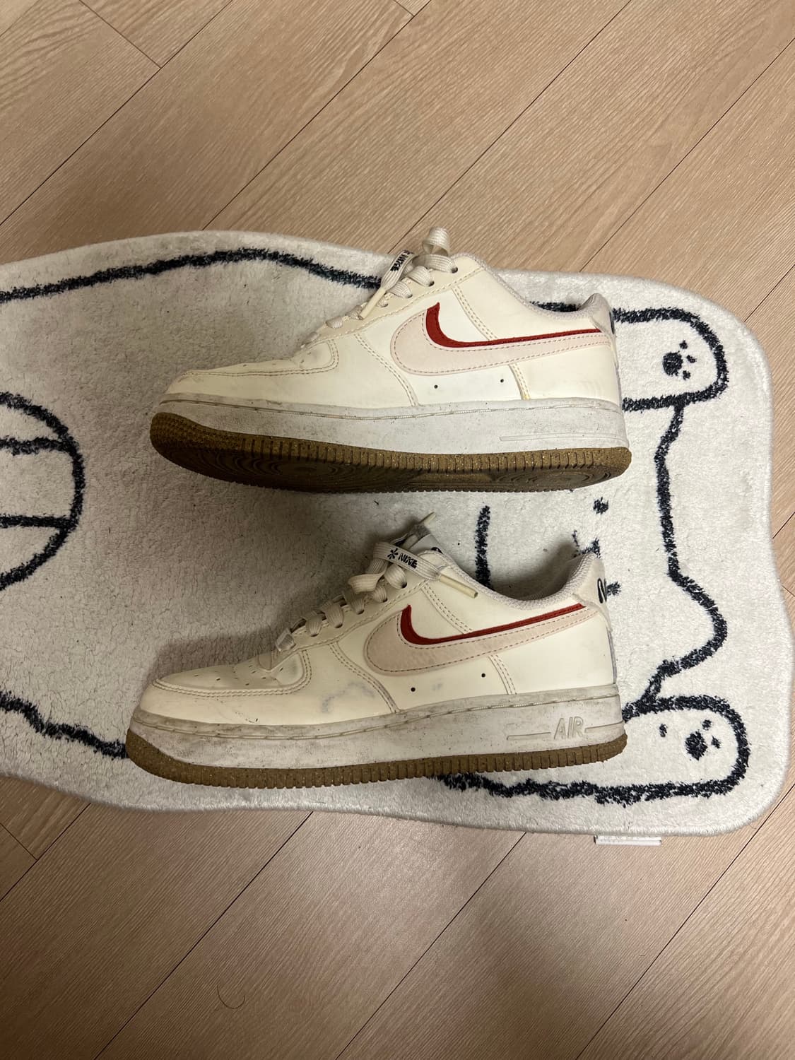 나이키 에어포스1 로우 아이보리 레드 스우시 225 상품이미지2