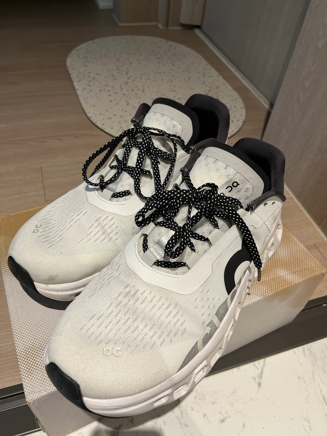 온러닝 클라우드몬스터 275 상품이미지1