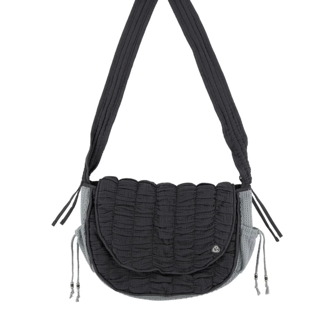 코이세이오 퀄티드 크로스 백 차콜 상품이미지1