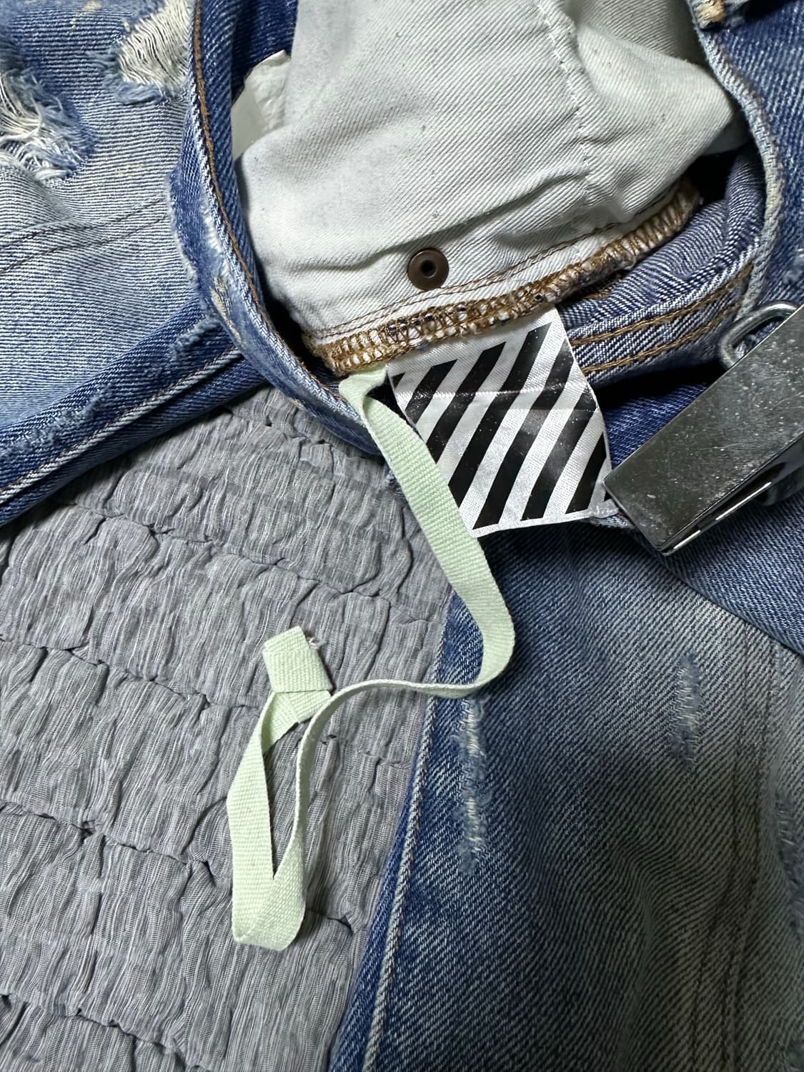 Off-White 크롭핏 청바지 상품이미지4