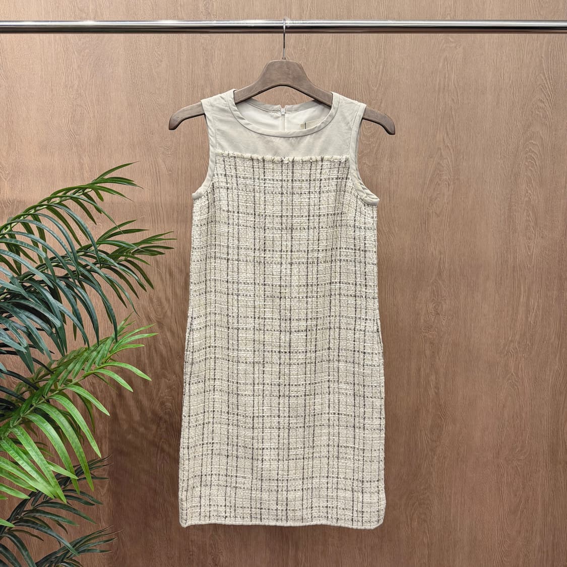 막스마라 라운드넥 슬리브리스 미디 원피스 트위드 체크 패턴 디테일 베이지 상품이미지1