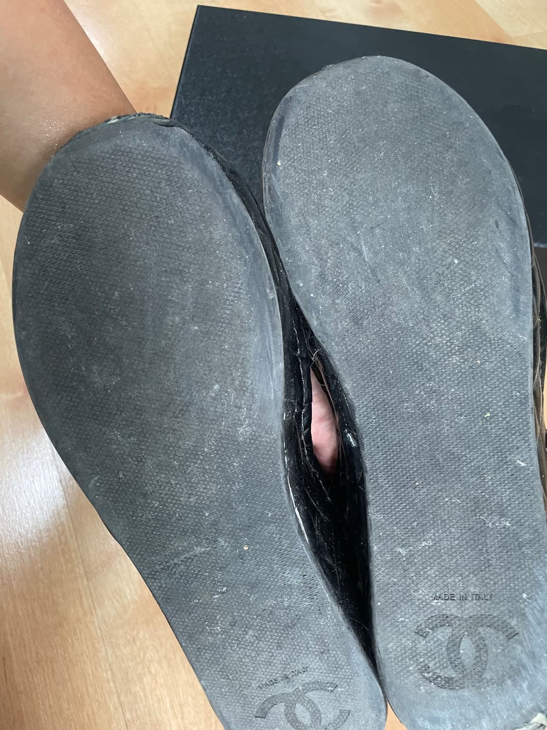 가격내림) 샤넬 블랙 벨크로 샌들 39 상품이미지4