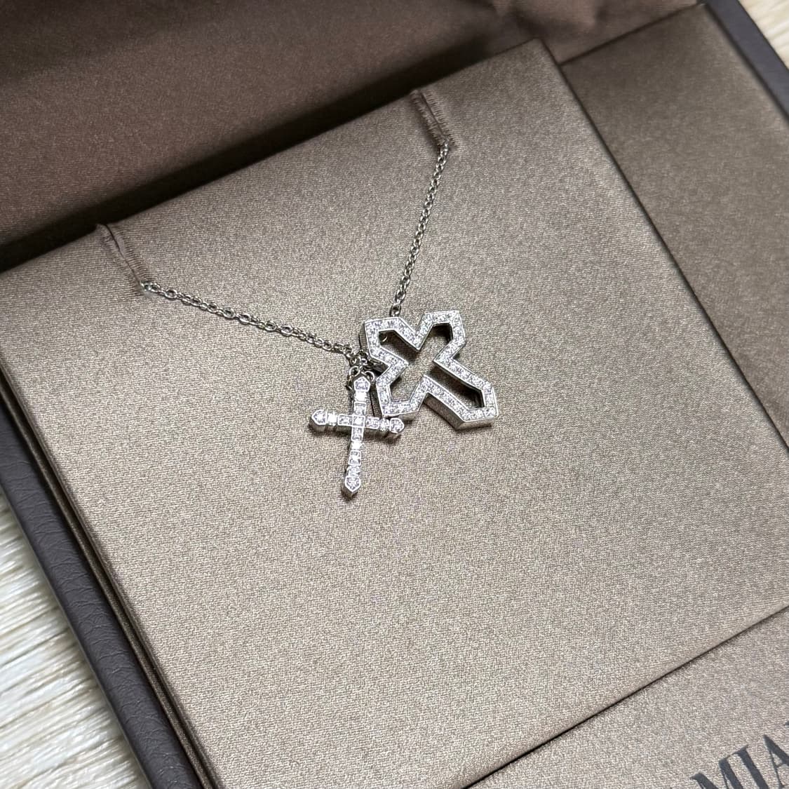 [S+급/스몰] 다미아니 벨에포크 크라운 화이트 실버 18k 목걸이 상품이미지5