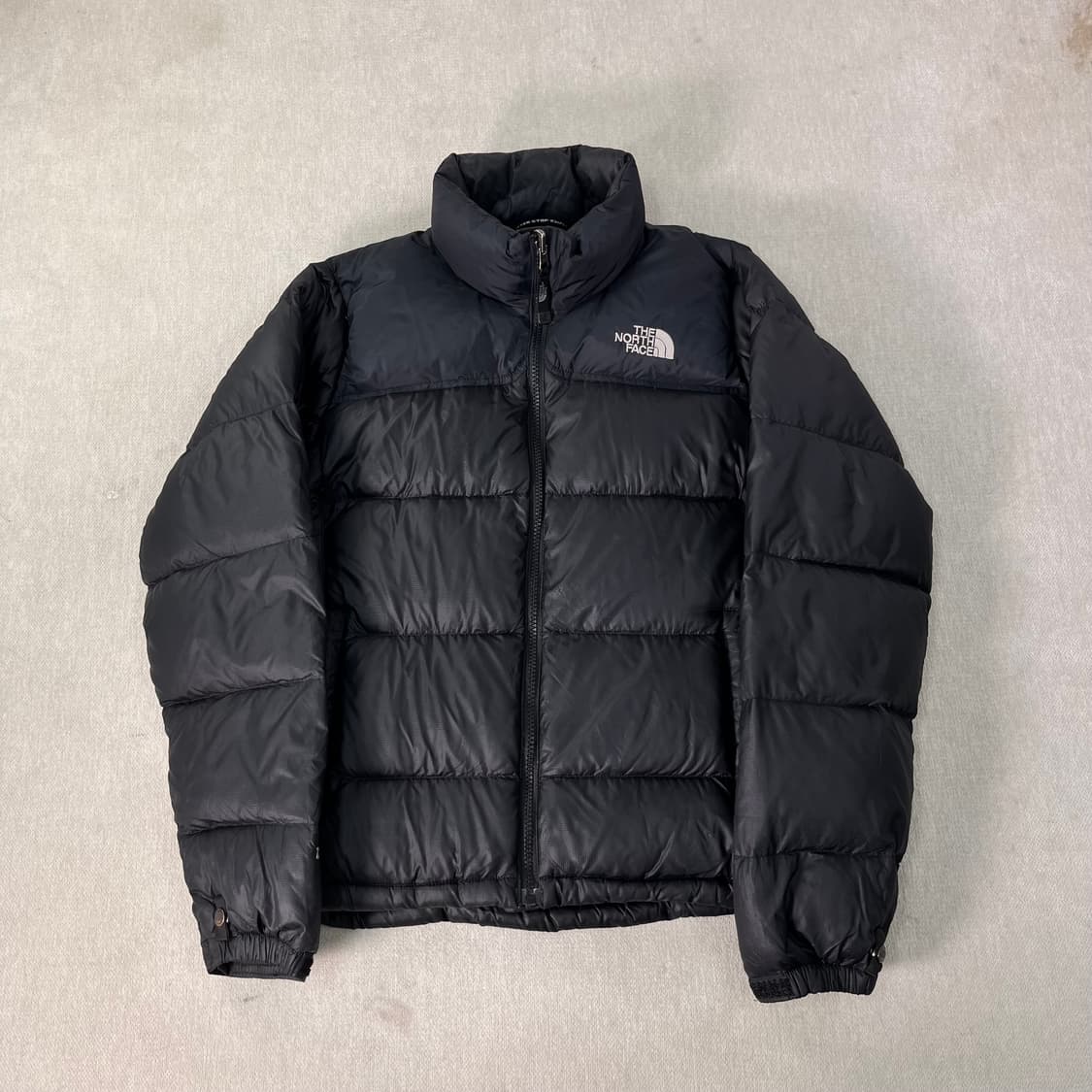 W 100 노스페이스 1996 눕시 700 블랙 패딩 상품이미지1