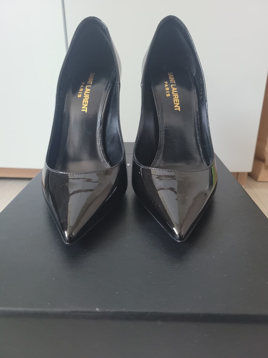 생로랑 ZOE105 페이턴트 블랙 35.5 사이즈 판매합니다. 상품이미지3