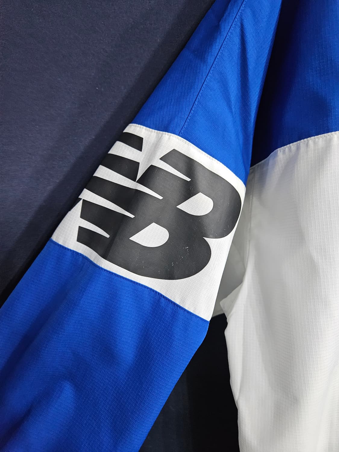 뉴발란스 프린팅 배색 남성 오버핏 105 반집업 바람막이  상품이미지5