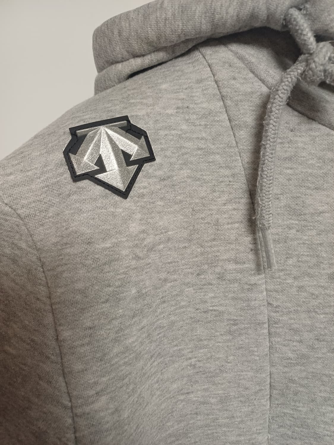 데상트 기능성 트레이닝 후드 집업 (L사이즈/그레이) 상품이미지4