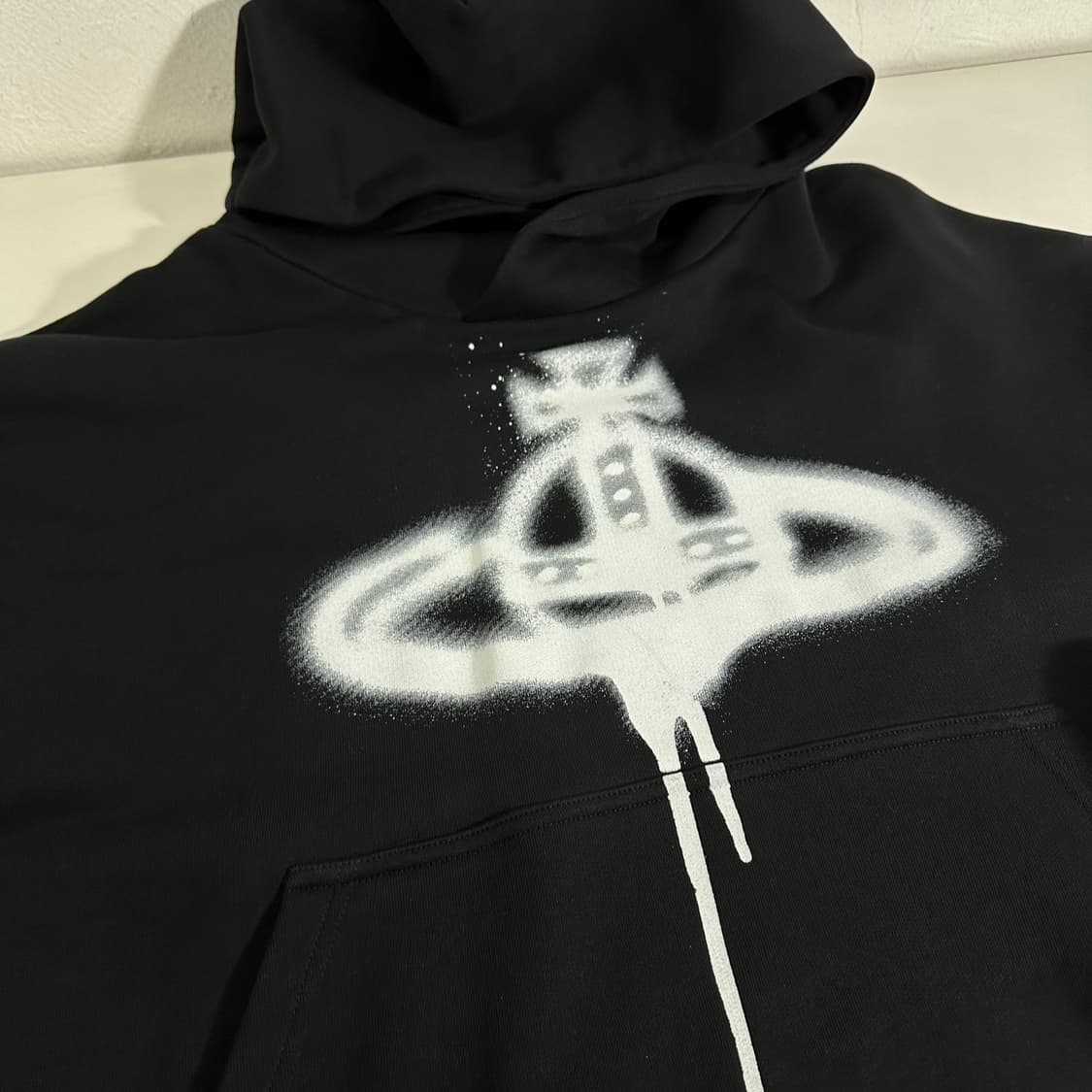 L 비비안웨스트우드 블랙 스프레이 후드티 상품이미지4