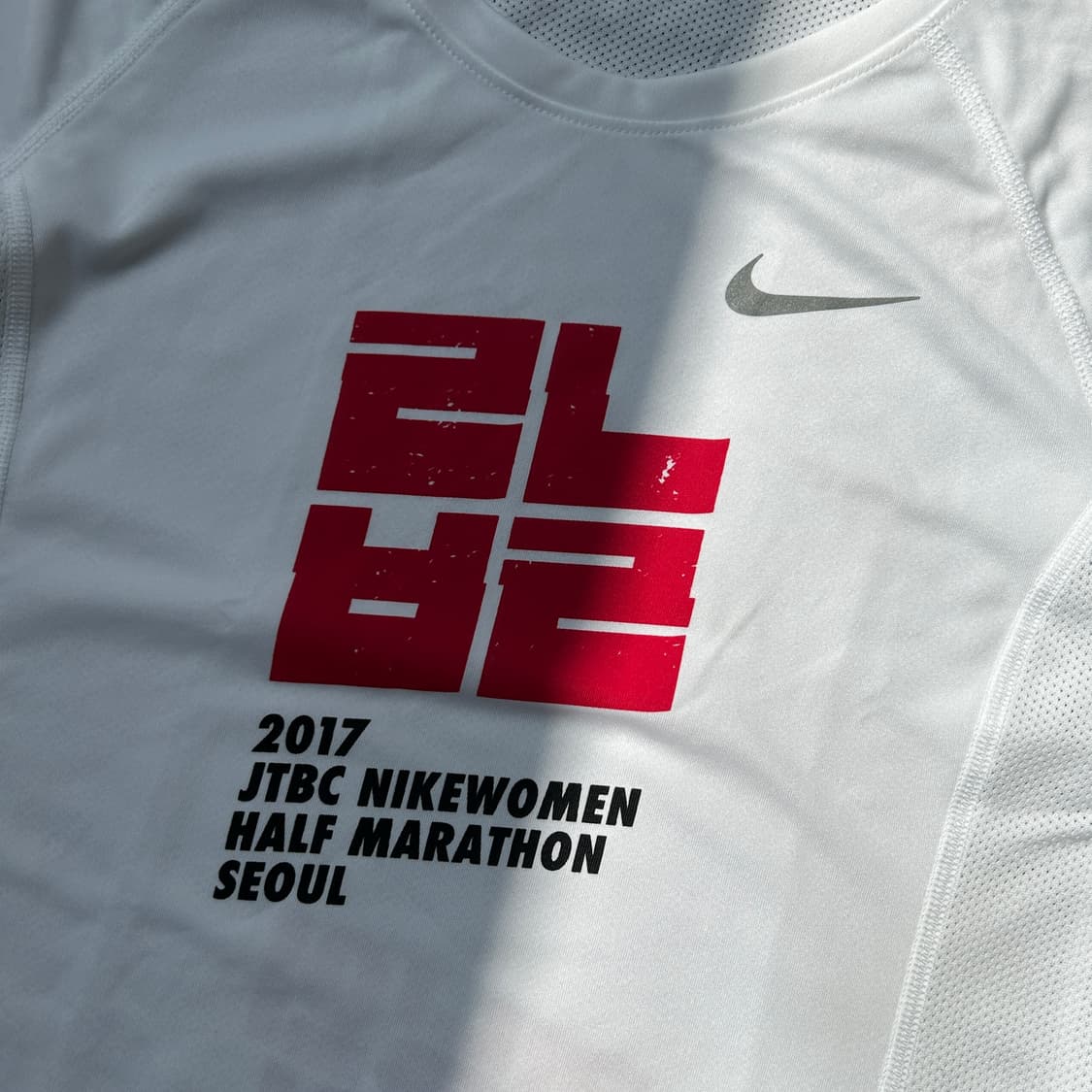 나이키 2017 하프마라톤 반팔티셔츠 상품이미지3