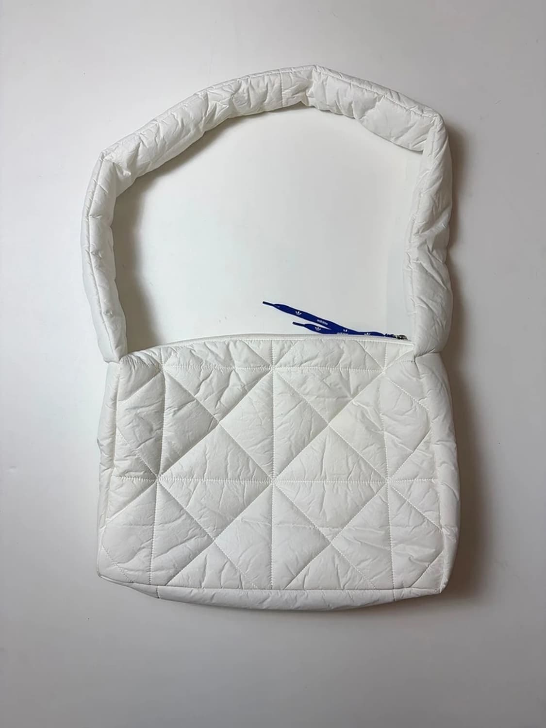 아디다스 23ss 한정판 패딩 구름 퍼피 숄더백 Q1492 상품이미지2