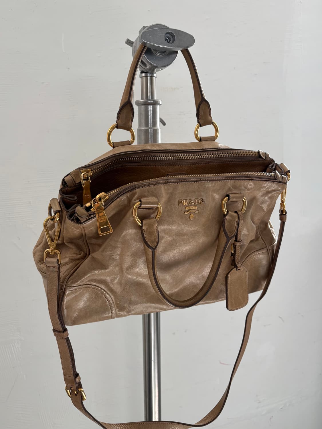 Prada 프라다 비텔로 샤인 레더 토트백 상품이미지1