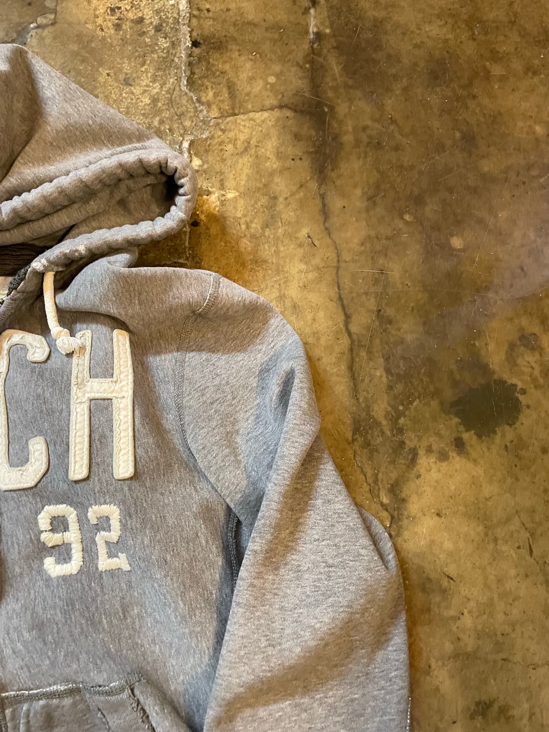 아베크롬비 & 피치 데미지 로고 후드 집업  상품이미지3