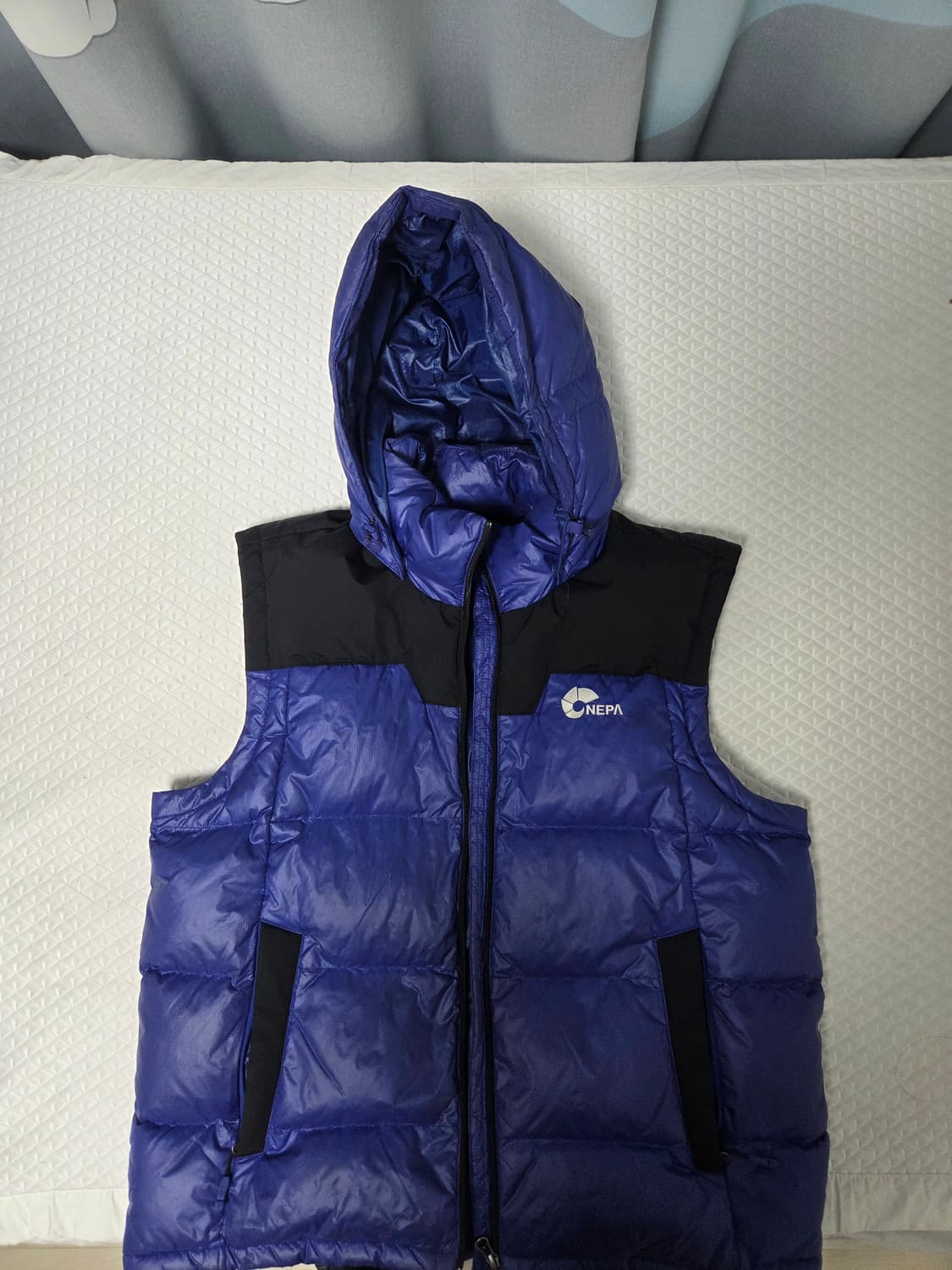 [NEPA 정품] 네파 후드 다운 패딩 조끼 (블루 배색/패딩베스트) 상품이미지1