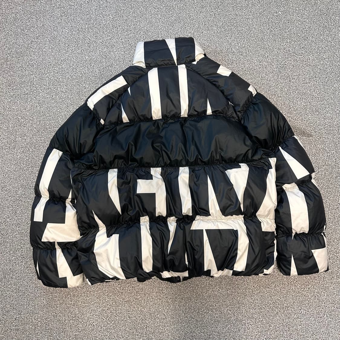 나이키 패턴 블랙 화이트 패딩 상품이미지3