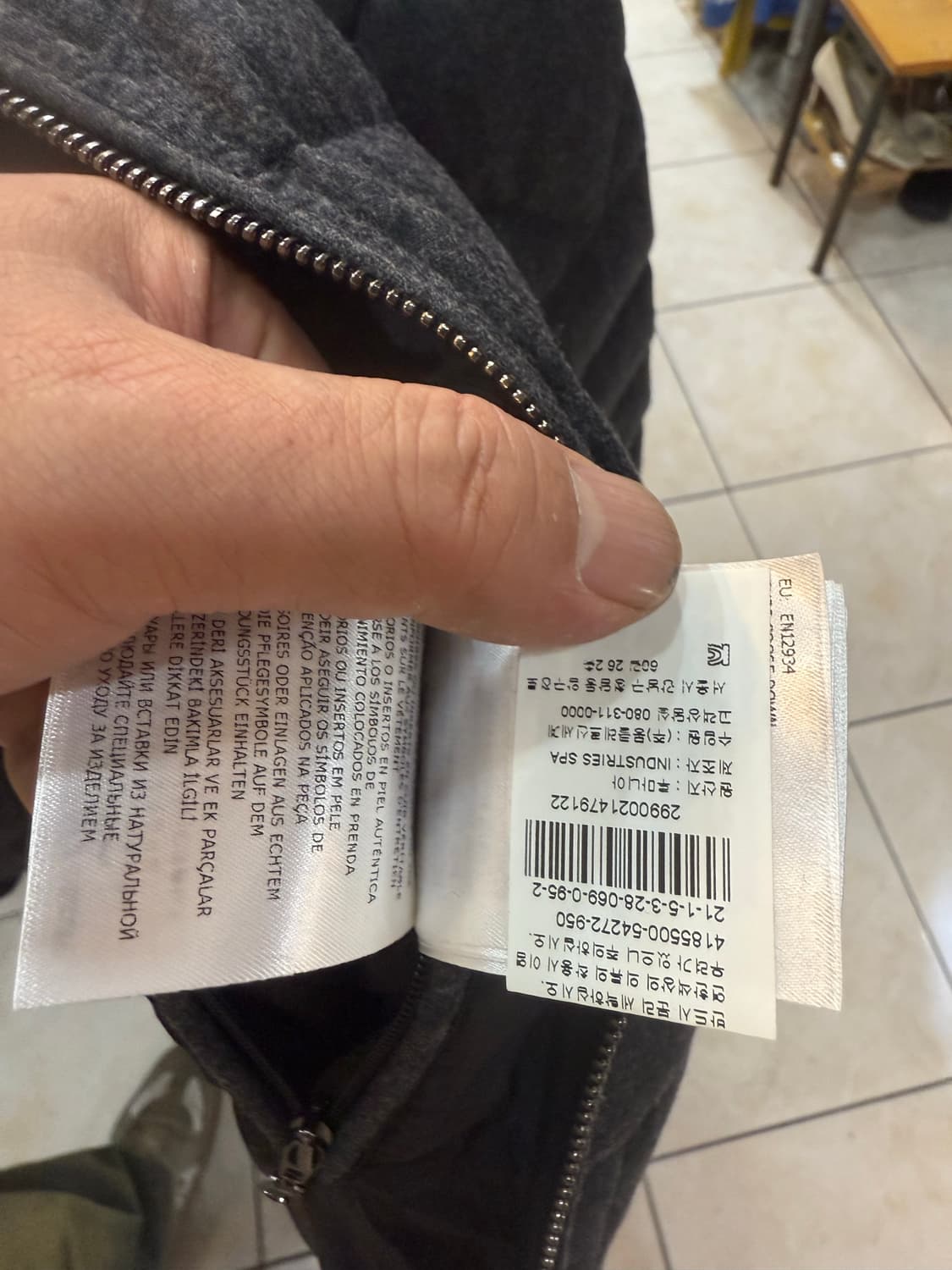 2/100 정품 몽클레어 DELABOST 패딩 팝니다 상품이미지7