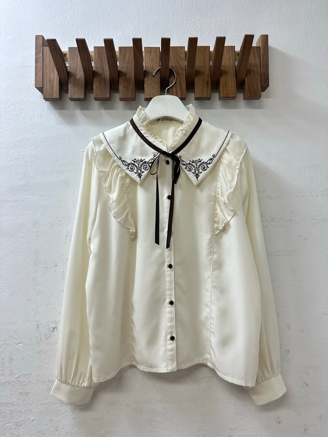 일본빈티지 Axes femme 엑시즈팜세일러카라 자수 리본 프릴 블라우스 상품이미지1