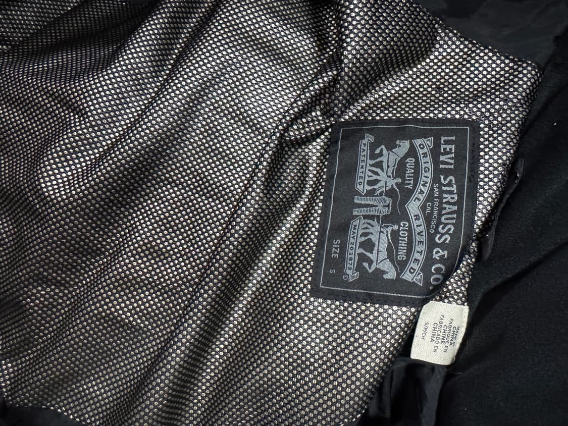 여성 리바이스 블랙 로고 포인트 암포켓 후드 롱패딩 s 상품이미지3