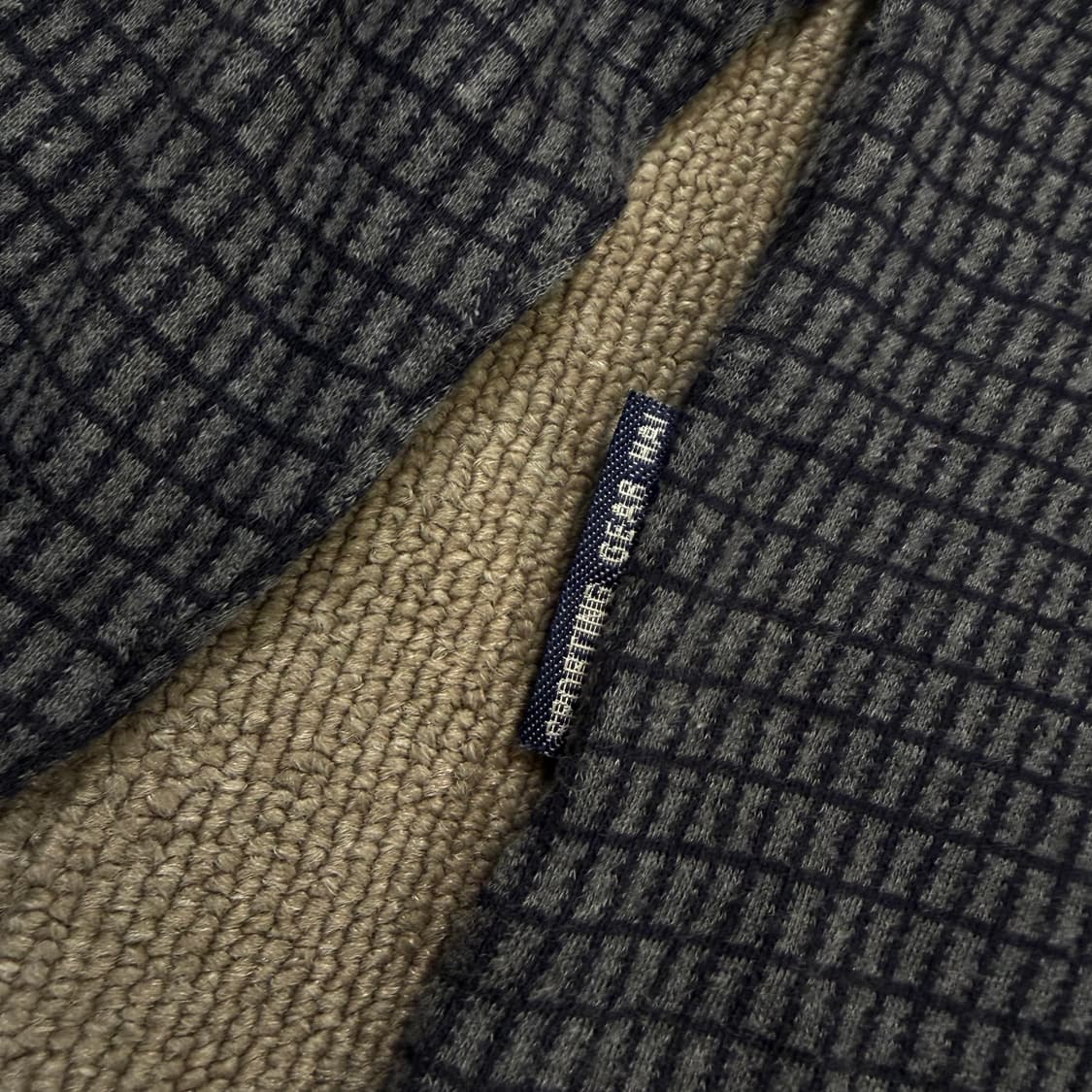 HAI SPORTING GEAR 이세이미야케  우먼스 비대칭 롱슬리브 탑 상품이미지4