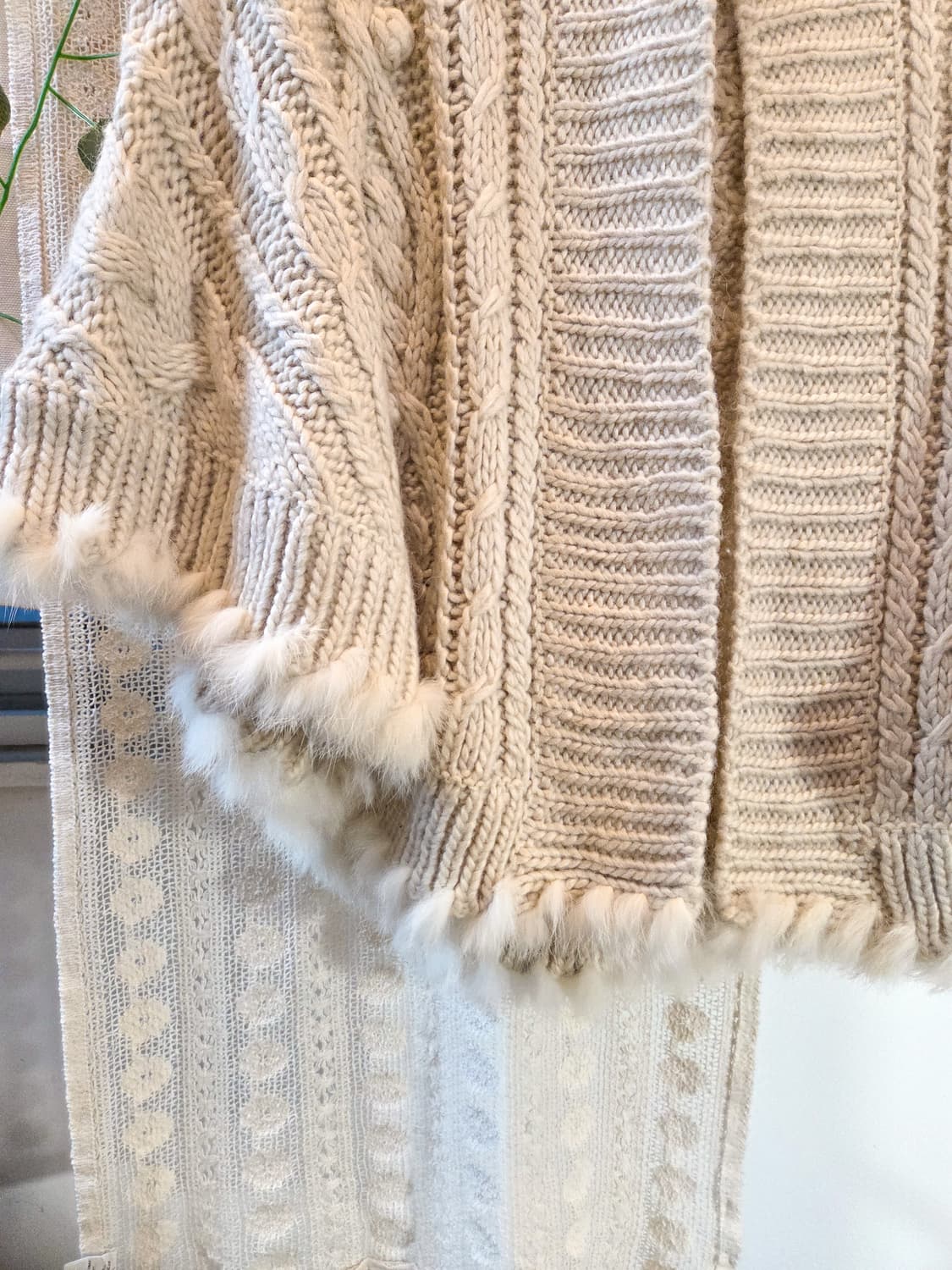 earth music 퍼 트리밍 케이프 가디건 상품이미지3