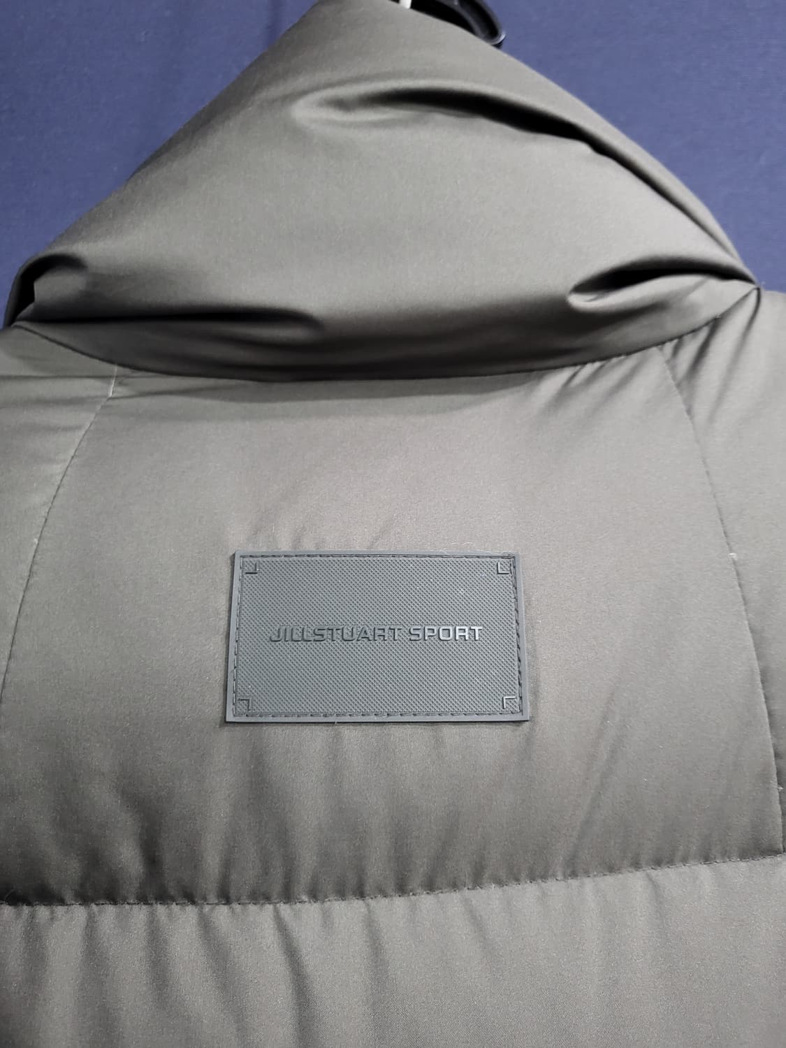 질스튜어트 다운 넥 롱패딩 상품이미지8