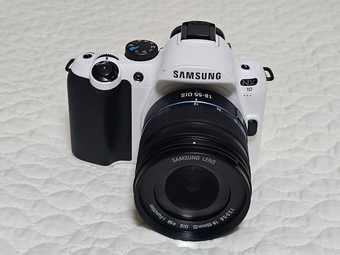 삼성 NX10 미러리스 카메라 화이트 박스 세트 상품이미지2