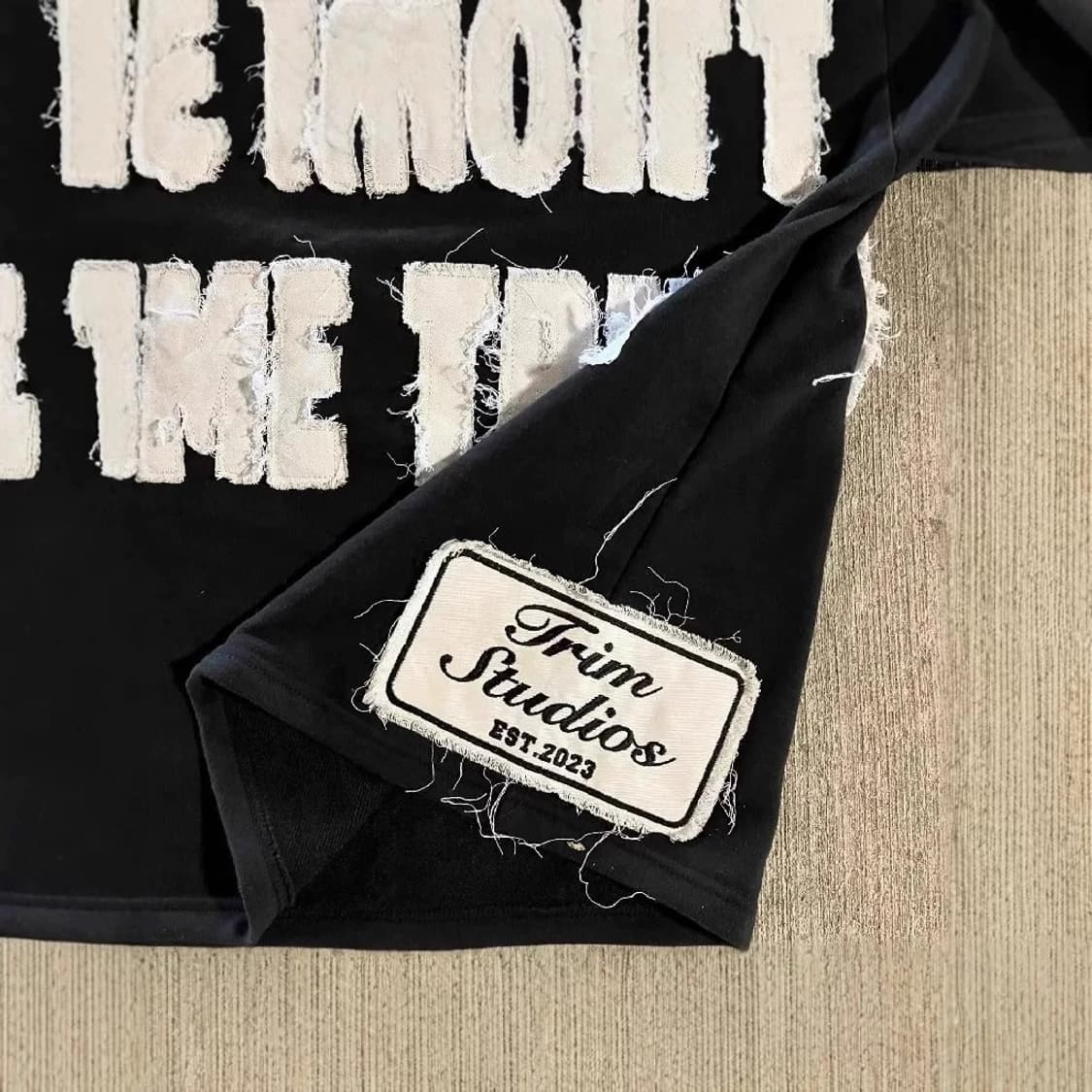 디스트로이드 레터링 패치 반팔 티셔츠 상품이미지3