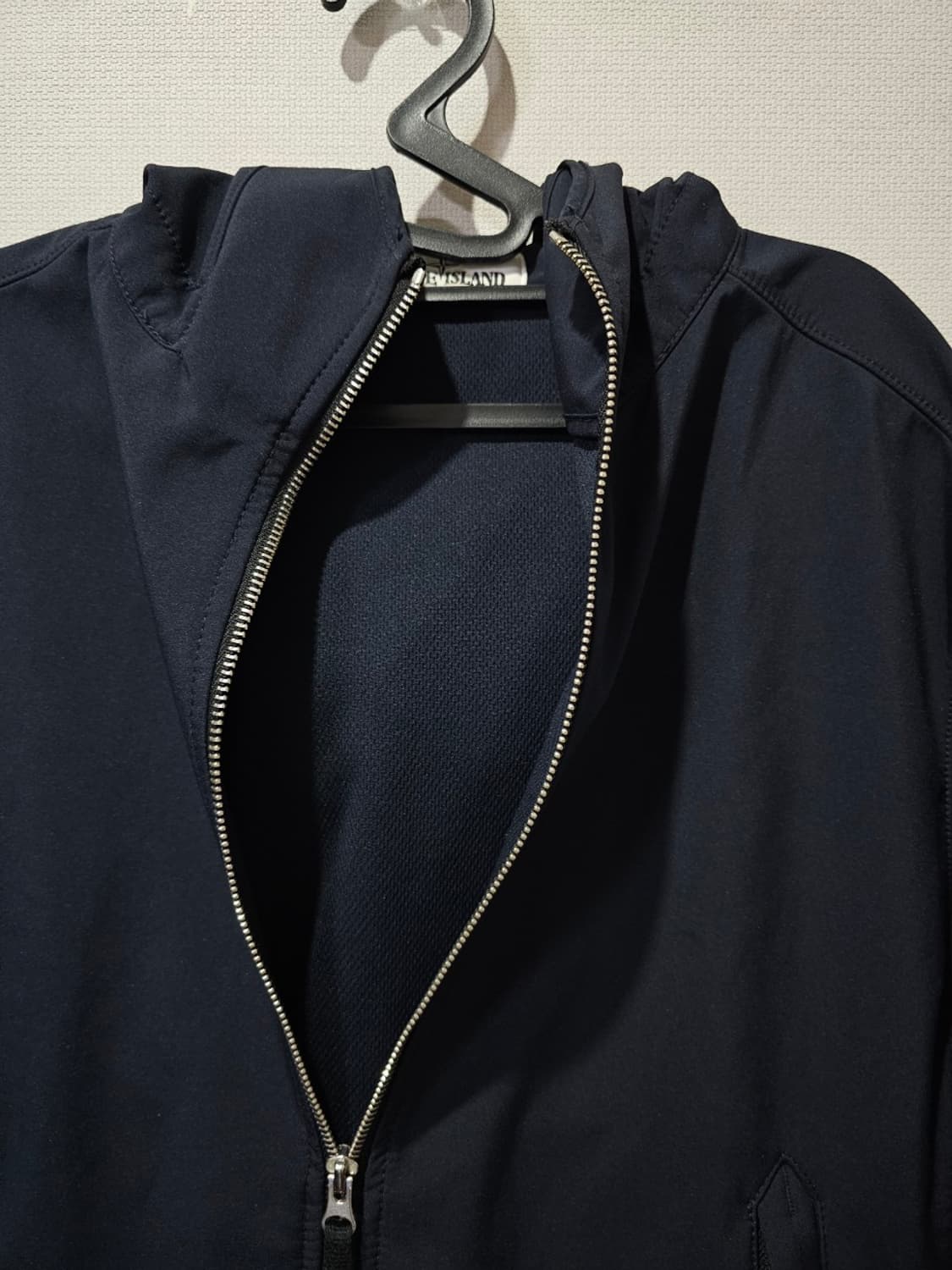 정품 20SS 스톤 소프트쉘 후드 점퍼 블랙 100 / L 상품이미지3