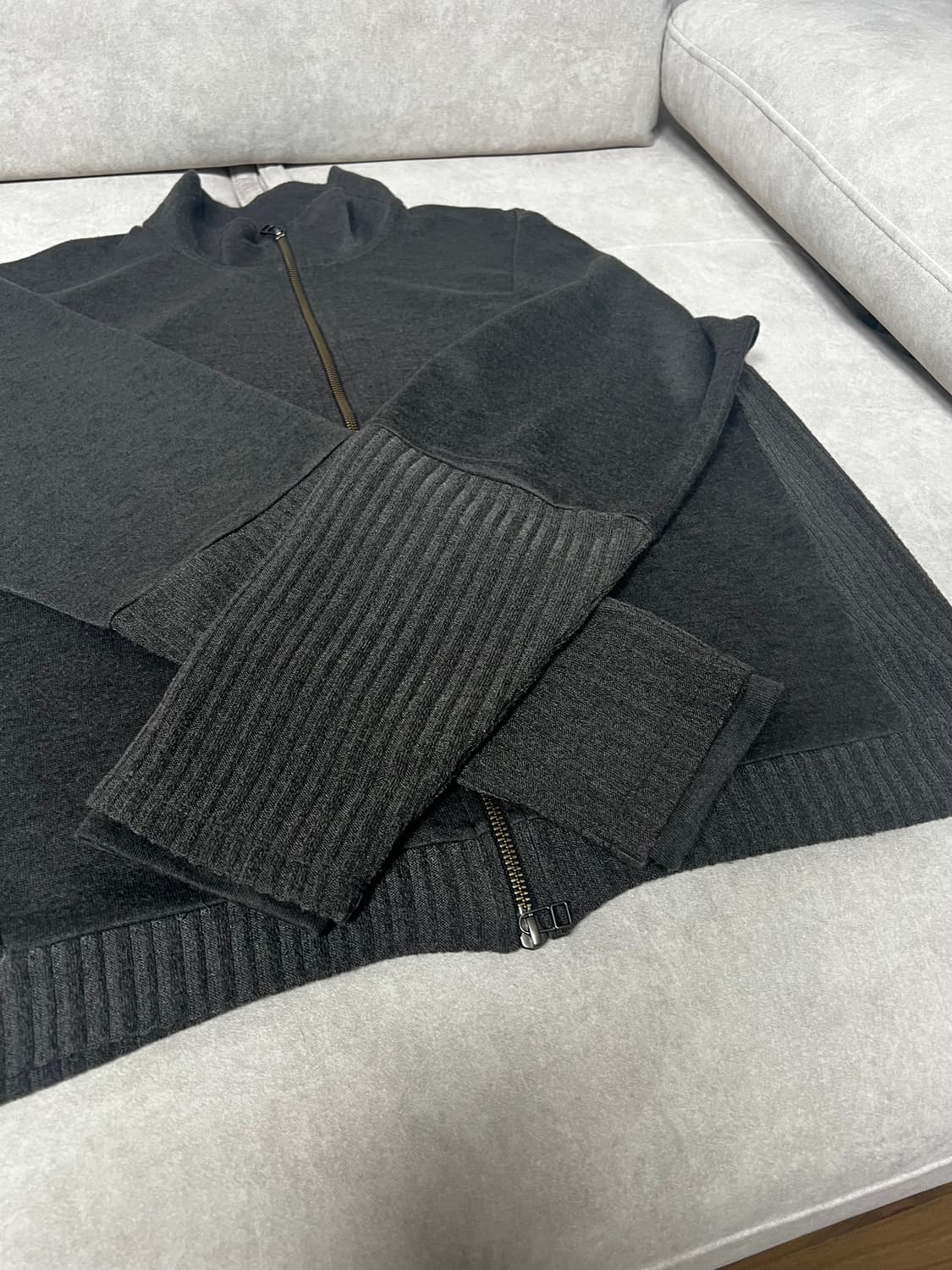 해칭룸 더블 슬리브 트랙 가디건 다크 카키 상품이미지5