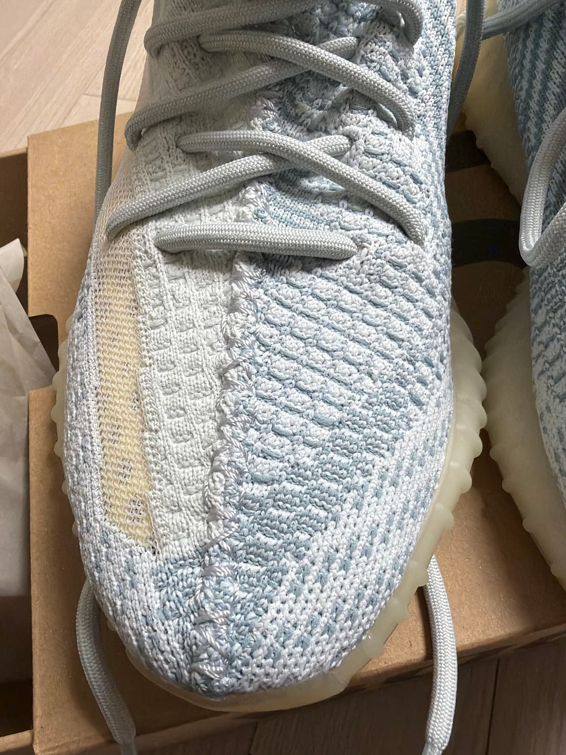 아디다스 이지 부스트 350 V2 클라우드 화이트 상품이미지5