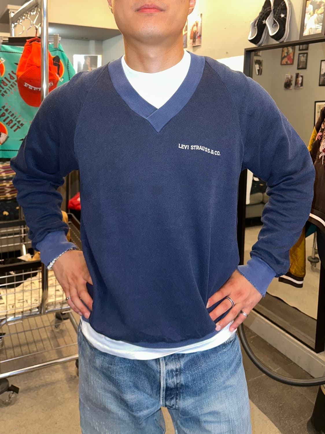 80’s Levi’s V-neck logo print sweatshirt 상품이미지3