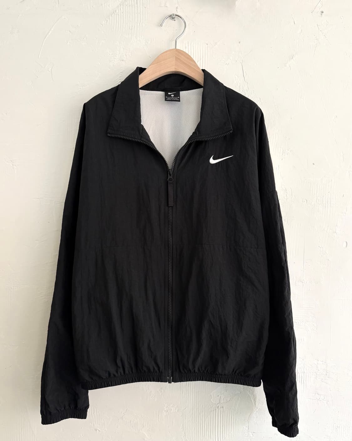 Nike 나이키 블랙컬러 로고 백프린팅 바람막이 자켓 상품이미지3