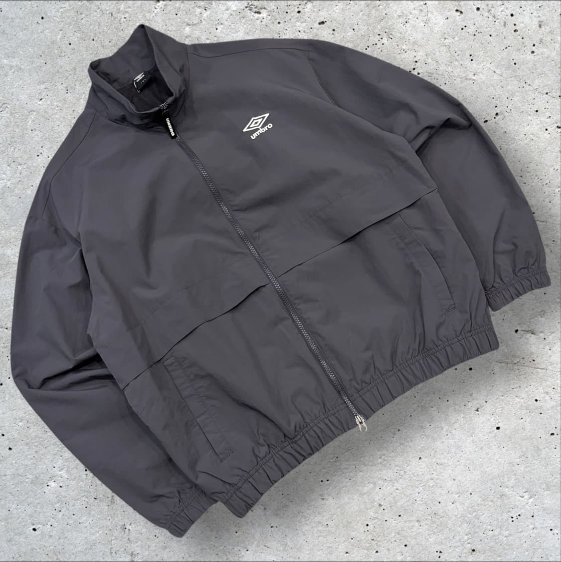 [95] 엄브로 빅로고 바람막이 자켓 그레이 C253 상품이미지2